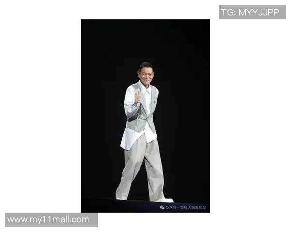 刘德华化身足球明星模仿秀引发热议粉丝纷纷点赞分享精彩瞬间